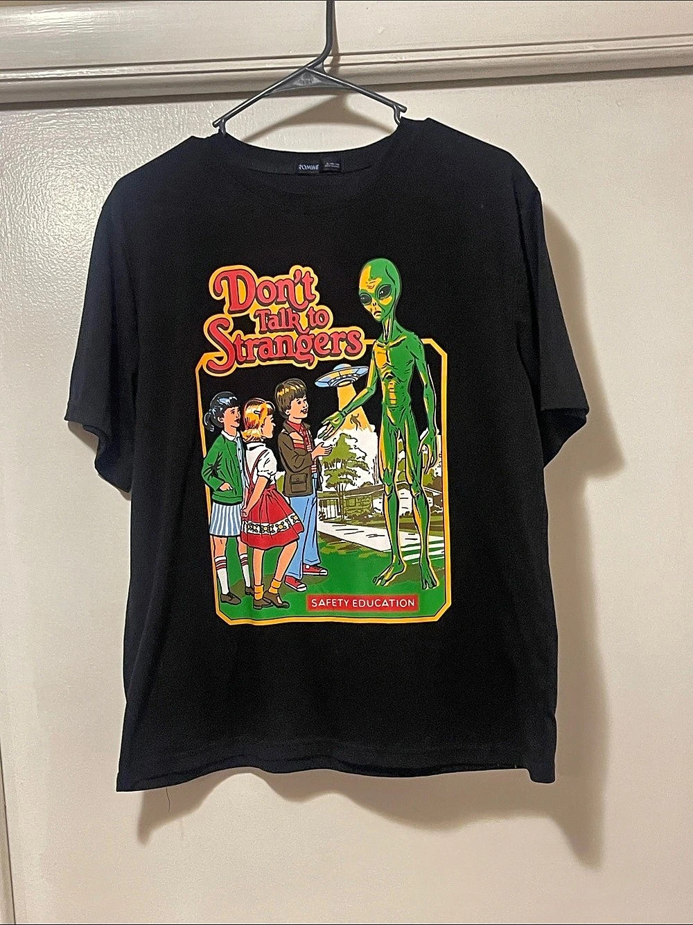 ROMWE Don't Talk to Strangers Alien Graphic Tee Size Small